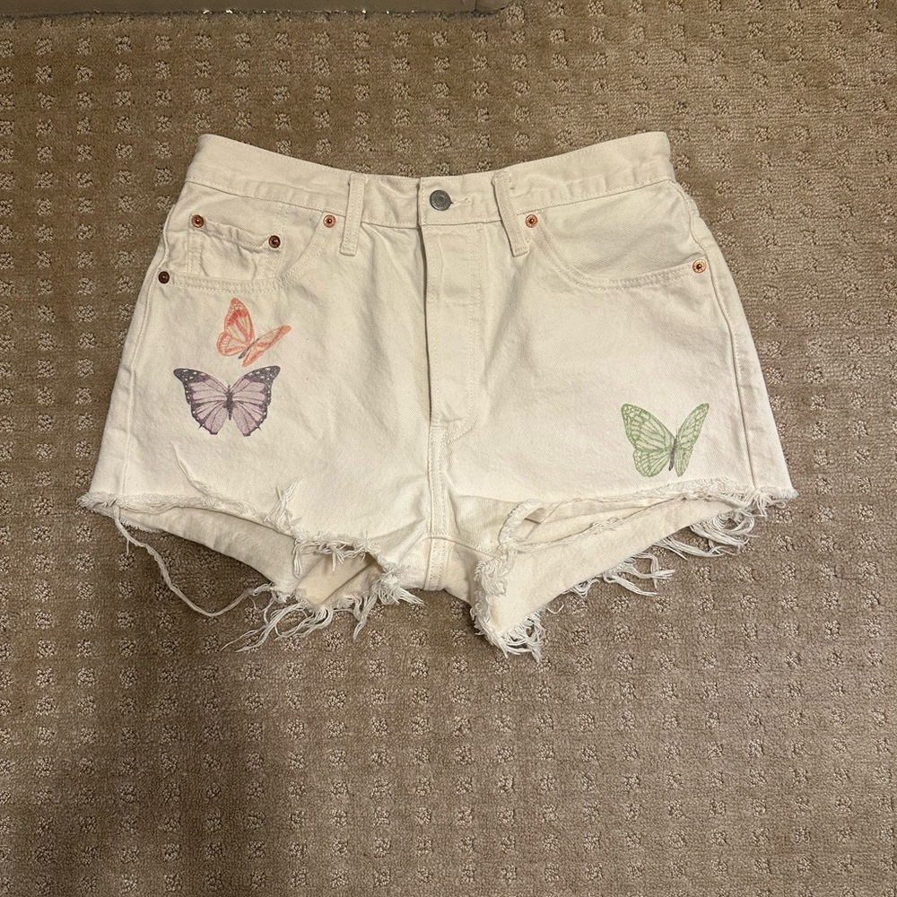 LEVI’s - Cream Butterfly Embroidered Jean Shorts
